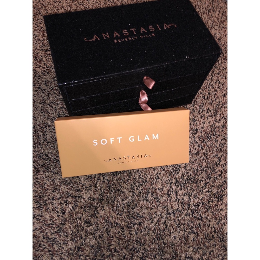 Anastasia Beverly Hills Soft Glam Palette